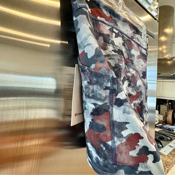 NWT Lululemon Power Thru HR High Rise Short Color Seam in Blue Camo 6” Inseam - Picture 13 of 16